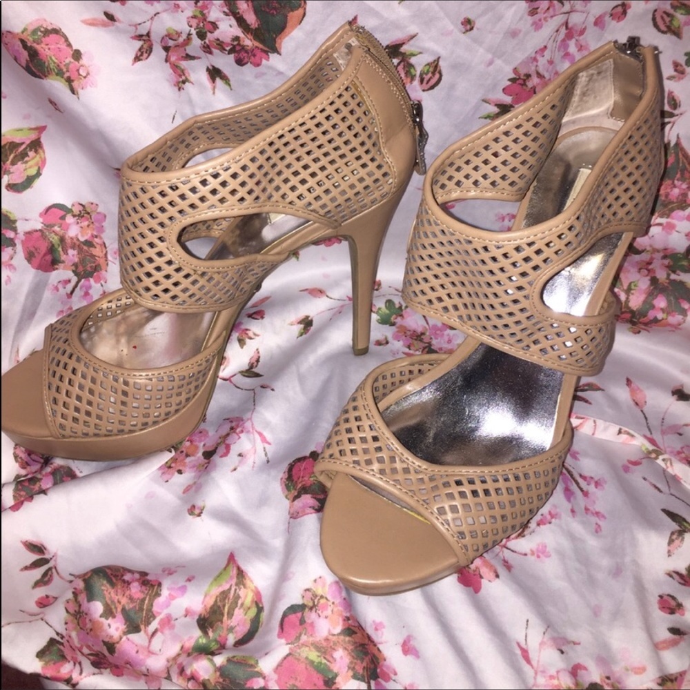 Worn Once Vera Wang Pumps!!